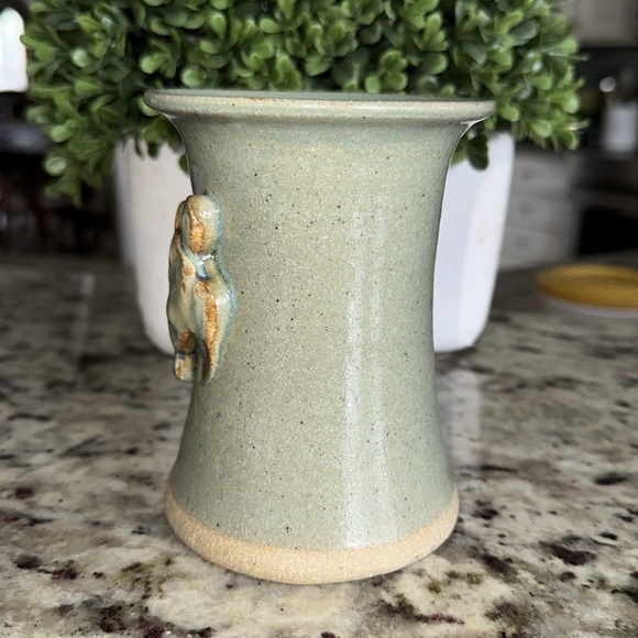 Handmade Pottery Coffee Cup With Turtle on side 12 oz cup 💚💚 - Picture 3 of 6